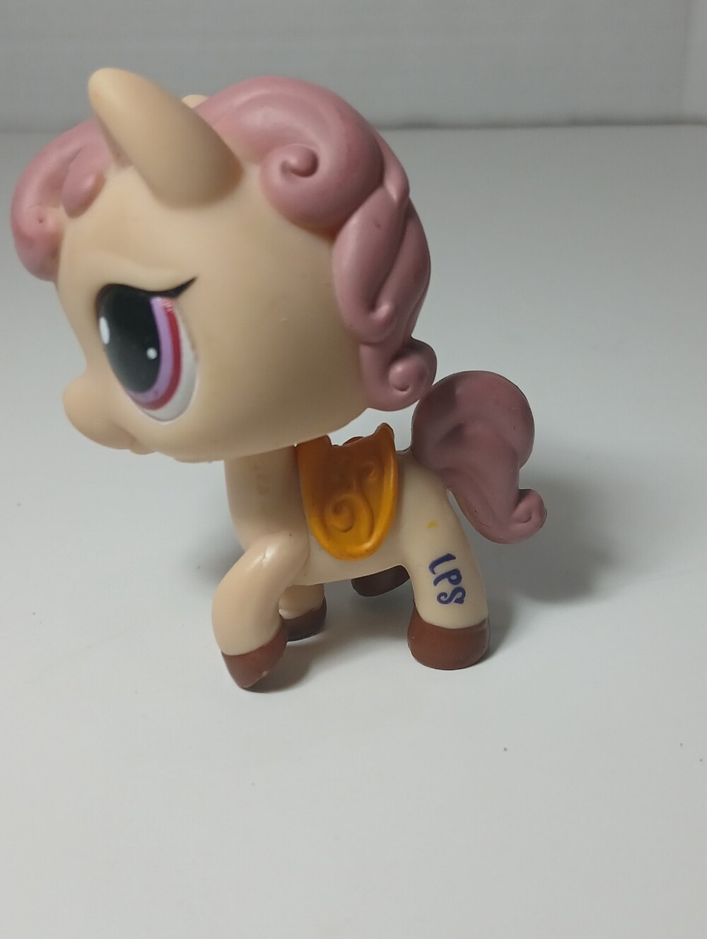 Littlest Pet Shop Authentic LPS #1512 Horse Pony Tan Cream Purple Eyes Saddle